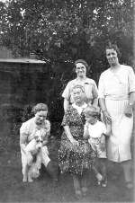 Aliza with daughters Hilda and Gladys King