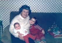 Doreen with grandchildren 1985