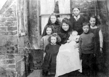Alice Kate Elizabeth Mumford and family
